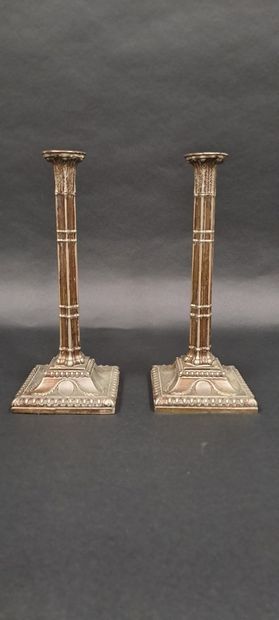 null Pair of silver candlesticks, shaft with fluted columns, the base with doucines...