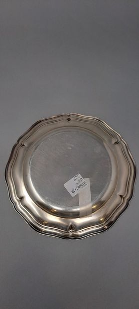 null CHRISTOFLE 
Small dish of round form out of silver plated metal, the edges scalloped.
Diam....