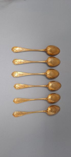 null Six small dessert spoons in vermeil with guilloche decoration of foliage.
Weight:...