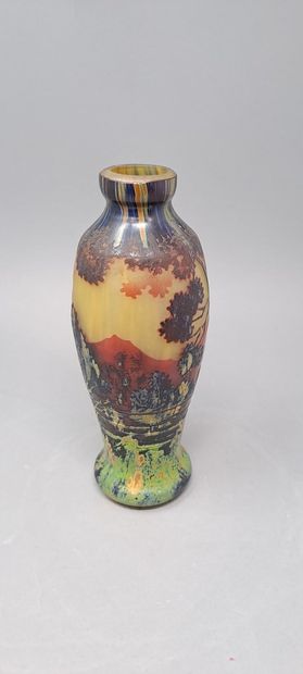 null DAUM (In the taste of)
Small vase with flat bottom and with decoration of a...
