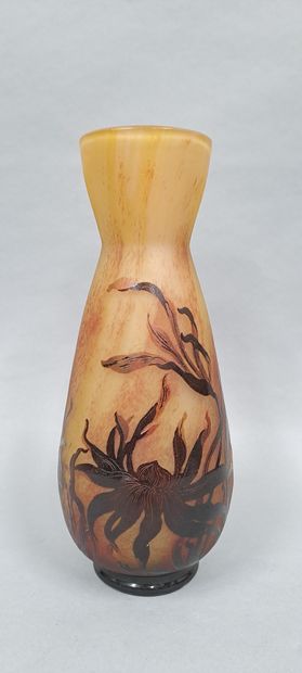 LEGRAS - SAINT-DENIS 
Ovoid vase with conical...