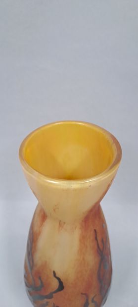 null LEGRAS - SAINT-DENIS 
Vase ovoïde à col conique sur base ourlé. Épreuve en verre...
