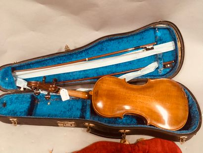 null Violin 4/4, German manufacture around 1920-1930.
Steiner iron mark.

362 mm.
With...