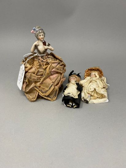 null Trois poupées dont 2 mignonnettes allemandes en biscuit et 1/2 figure en porcelaine...