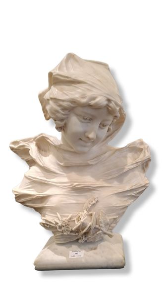 null LAPINI Gino (XIX-XX) 
Bust of young woman in marble on pedestal, signed on the...