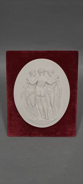 SEVRES
Medallion in Sèvres porcelain featuring...