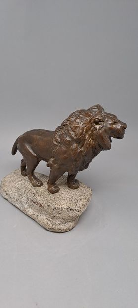 null Charles VALTON (1851-1918)
Lion 
Bronze with brown patina on a granite base,...