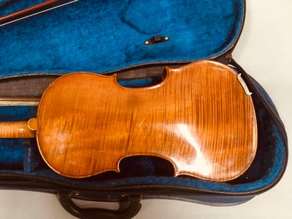 null 4/4 violin from Mirecourt, 1930-1940.
Label Glotelle.

359 mm.
With case and...