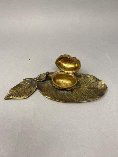 null A gilt bronze inkwell with a nut on a leaf
21 cm long