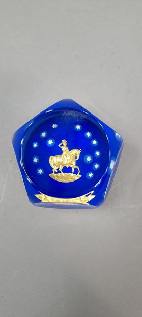SAINT-LOUIS
Paperweight signed and dated...