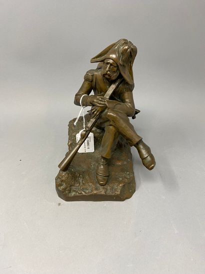 null ECOLE FRANCAISE XIXème, 
" Grognard au repos ", 
sujet en bronze patiné représentant...