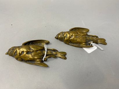 null Paul Comolera
Deux oiseaux mort
bronze doré 
Signés sur le côté
12,5 cm