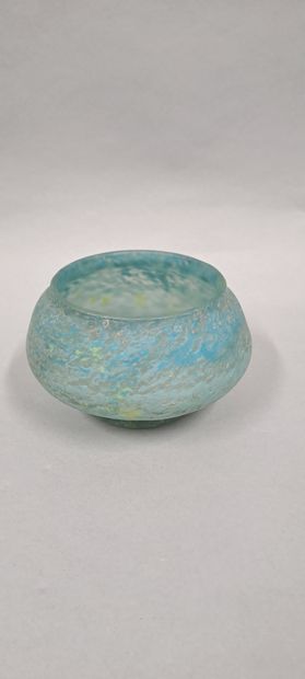 null DAUM - NANCY 
Bowl with spherical body on pedestal. Proof in blue and yellow...