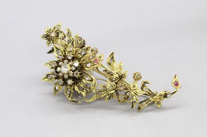 Flower bouquet brooch in gilt metal set with...