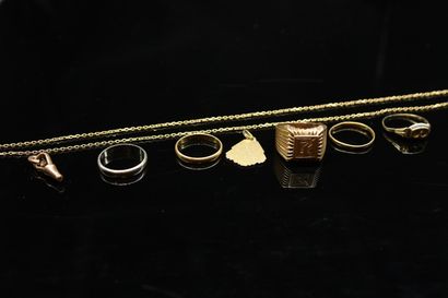 Lot of jewelry in gold 18k (750) including...