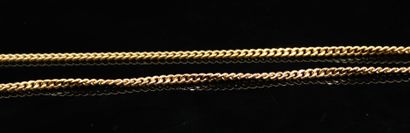 null Chain and its medal in yellow gold 18k (750) representing a Virgin.
Around the...