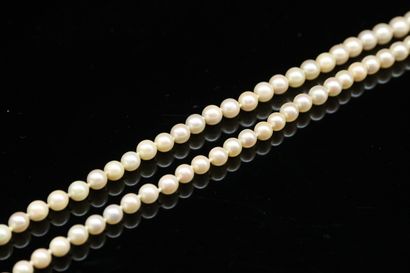 Necklace of cultured pearls with double row....
