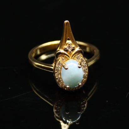 Ring in 925° gold vermeil centered on a pear-shaped...