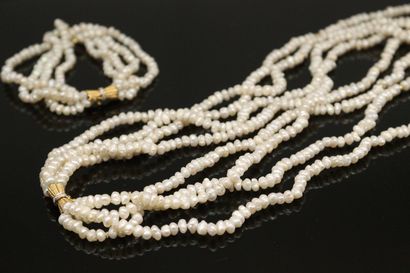 Lot of jewelry including : 
- a baroque pearl...