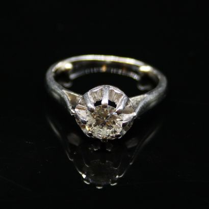 null Solitaire in 18k (750) white gold set with a diamond. 
Finger size : 48.5 -...