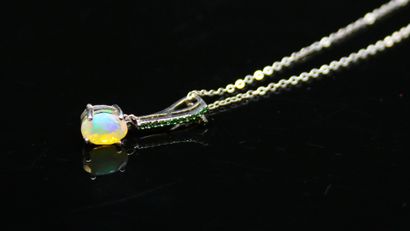 null Necklace in silver 925° composed of a pendant decorated with an oval opal topped...