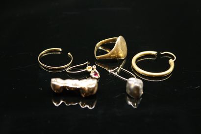 Lot of 18K (750) gold and dental gold debris.
Weight...