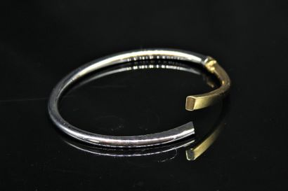 null UNOAERRE
Rigid bracelet in 18k (750) yellow and white gold. 
Signed.
Italian...