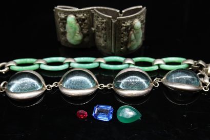 null Lot of silver jewelry including : 
- a bracelet in jadeite and silver 
- a silver...