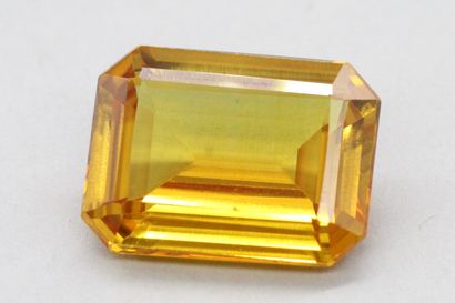 null Lot of two synthetic orange sapphires rectangular cut on paper. 
Weight : 25.65...