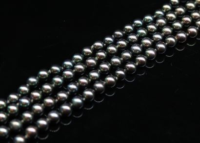null Tahitian cultured pearl necklace. The clasp in yellow gold 18 k (750). 
Necklace...