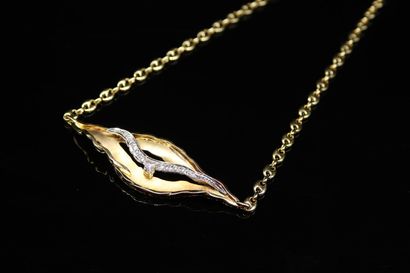 18k (750) yellow and white gold necklace...