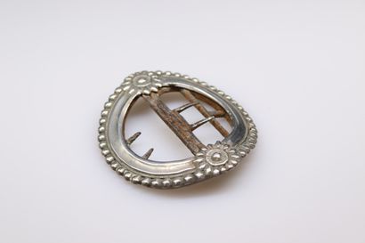 Circular silver buckle (950) with chased...