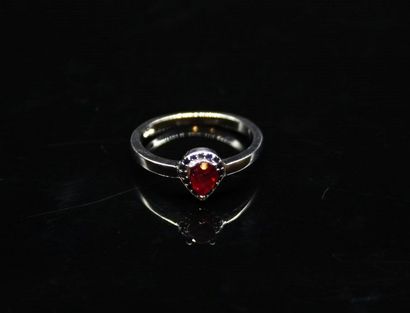 Silver ring 925° centered of a pear ruby...