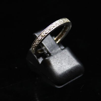 null Wedding ring in 18k (750) white gold set with old cut diamonds. 
Finger size...