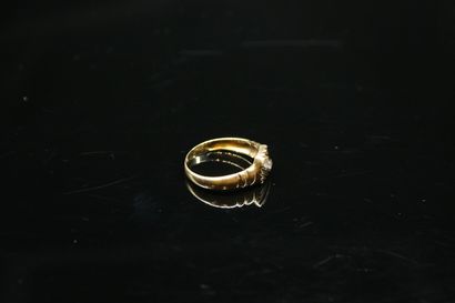 Ring in 18k (750) yellow gold with three...
