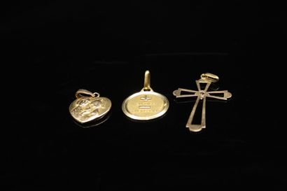 Lot of three medals in 18K (750) yellow gold,...