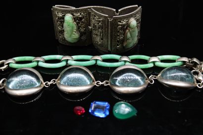 null Lot of silver jewelry including : 
- a bracelet in jadeite and silver 
- a silver...