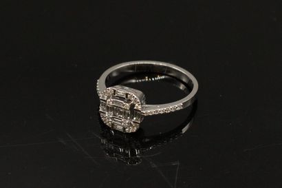 Ring in 18K (750) white gold, set with calibrated...