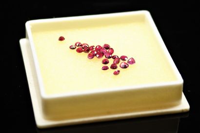 Mixture of rubies on paper.
Weight : 2.25...