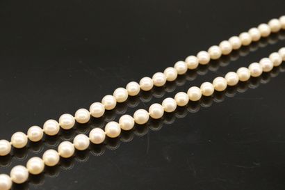 null Cultured pearl necklace. The clasp in yellow gold 18k (750)
Necklace size :...