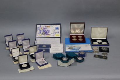 null Monnaie de Paris and miscellaneous, lot of various silver boxes and coins :...