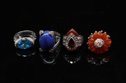 Lot of silver jewelry including :
- a silver...