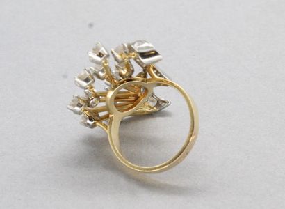 Ring in 18K (750) yellow gold and platinum...