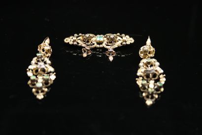 Set in 18K (750) gold and gilded metal consisting...