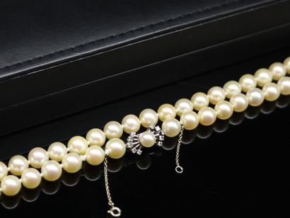 null Necklace of cultured pearls. The clasp in 18k (750) white gold decorated with...