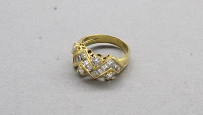 18k (750) yellow gold ring set with round...