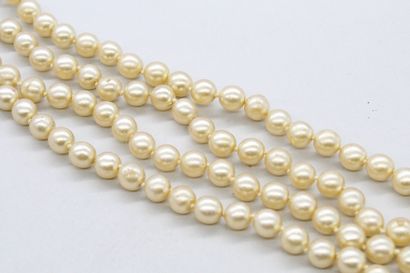 null Necklace with fancy pearls and golden metal clasp. 
Necklace size: approx. 112...