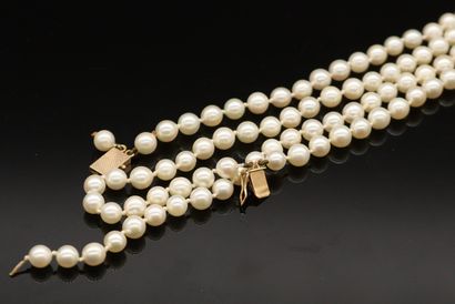 null Necklace of cultured pearl double row. The clasp in yellow gold 18k (750).
Eagle...
