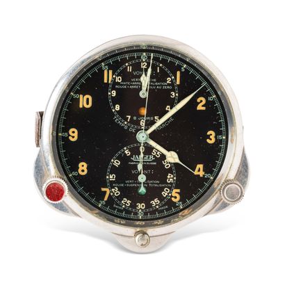 null JAEGER 

Vers 1950

N° 184153

Montre de tableau de bord en acier de type chronographe,...