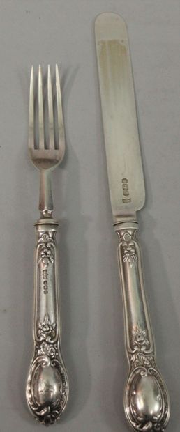 null 12 fourchettes et 12 couteaux à dessert

Par MAPPIN & WEBB 

Sheffield, 1899...
